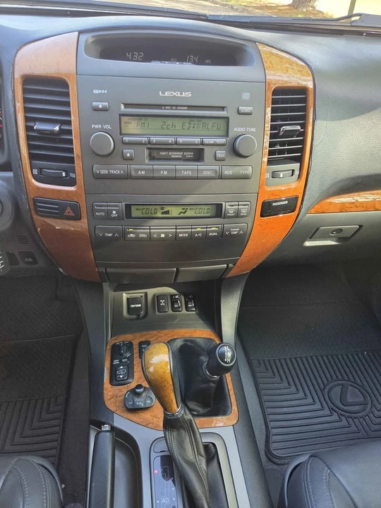 2004 Lexus GX 1st Gen - Image 16 of 20