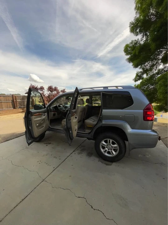 2004 Lexus GX 1st Gen - Image 13 of 20
