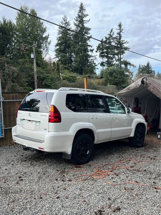 2004 Lexus GX 1st Gen - Image 3 of 12