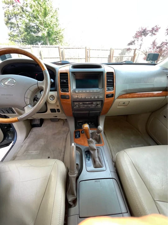 2004 Lexus GX 1st Gen - Image 16 of 20