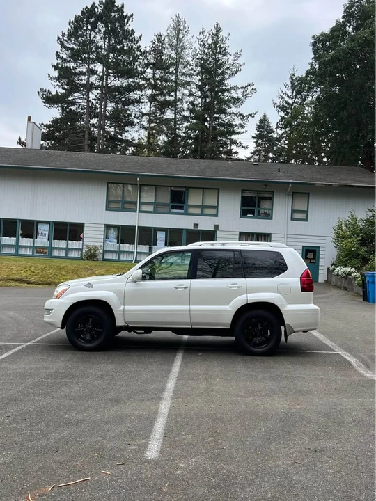 2004 Lexus GX 1st Gen - Image 5 of 14