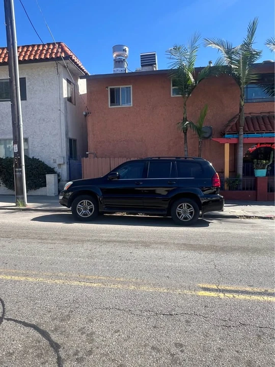 2004 Lexus GX 1st Gen - Image 4 of 5