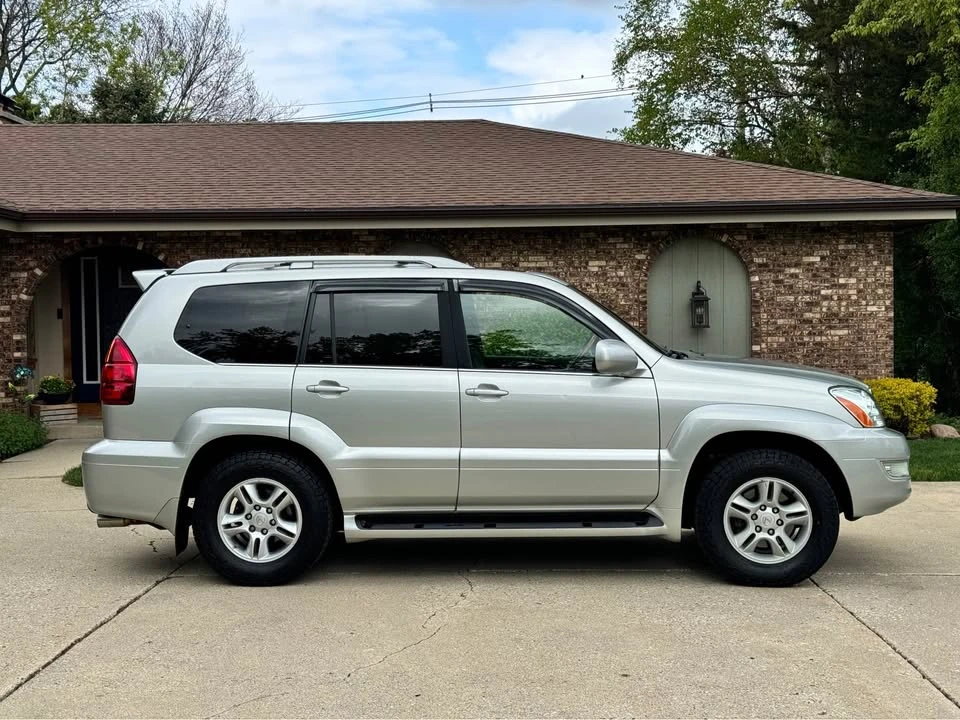 2004 Lexus GX 1st Gen - Image 4 of 15