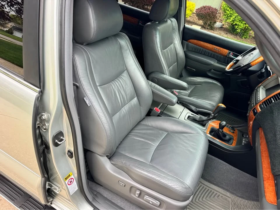 2004 Lexus GX 1st Gen - Image 11 of 15