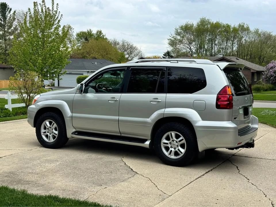 2004 Lexus GX 1st Gen - Image 8 of 15