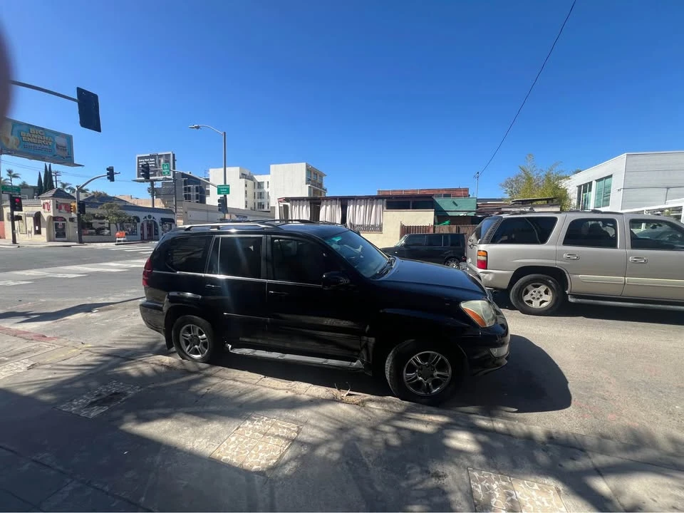 2004 Lexus GX 1st Gen - Image 3 of 5