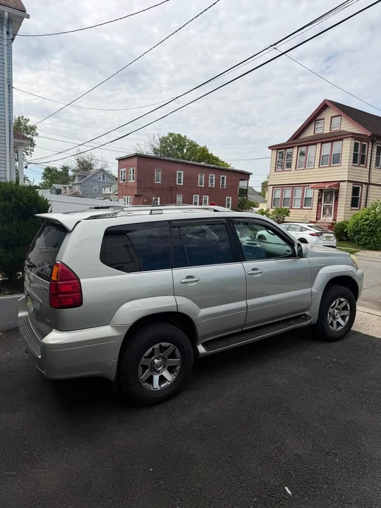 2004 Lexus GX 1st Gen - Image 3 of 16