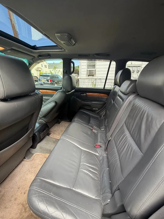 2004 Lexus GX 1st Gen - Image 11 of 16