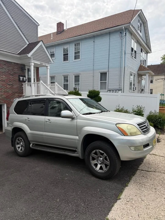 2004 Lexus GX 1st Gen - Image 4 of 16