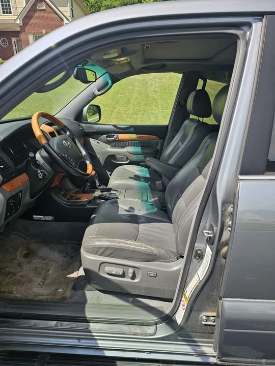 2004 Lexus GX 1st Gen - Image 4 of 10