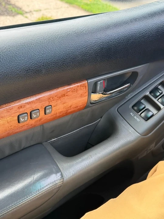 2004 Lexus GX 1st Gen - Image 13 of 16