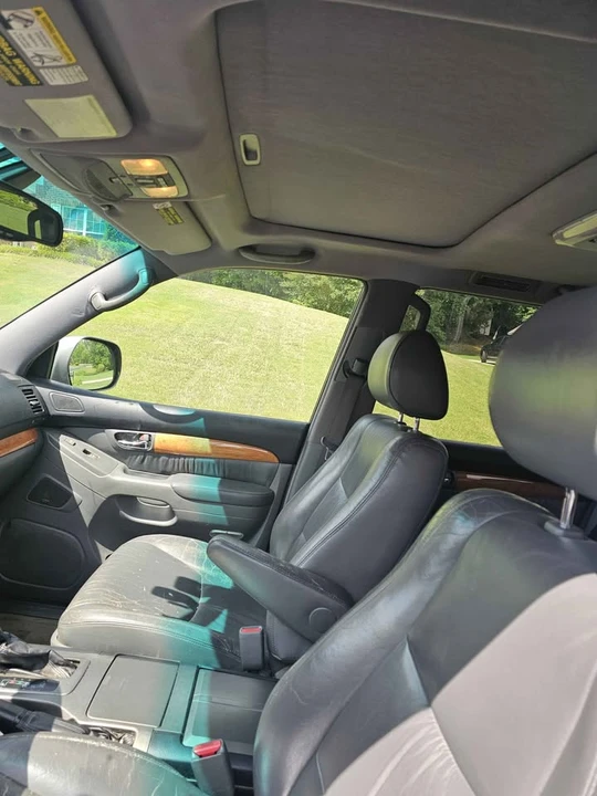 2004 Lexus GX 1st Gen - Image 6 of 10