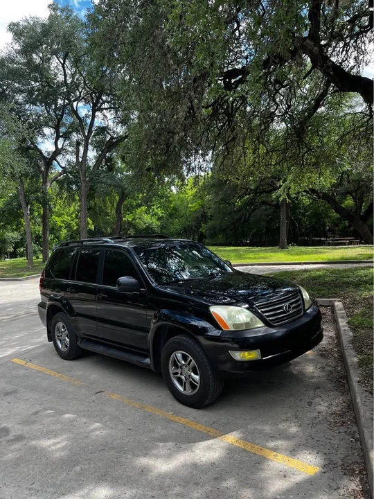 2004 Lexus GX 1st Gen - Image 3 of 11