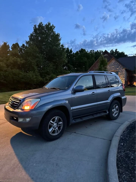 2004 Lexus GX 1st Gen - Image 4 of 12