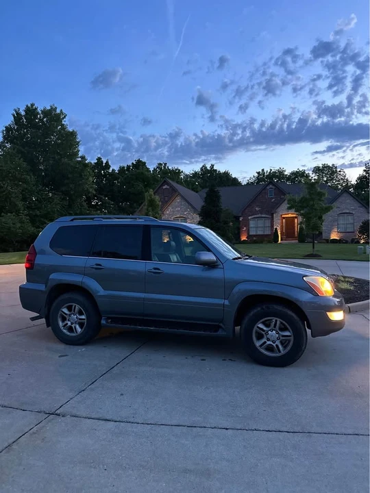 2004 Lexus GX 1st Gen - Image 11 of 12
