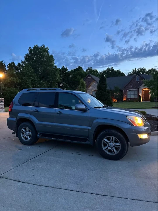 2004 Lexus GX 1st Gen - Image 2 of 12