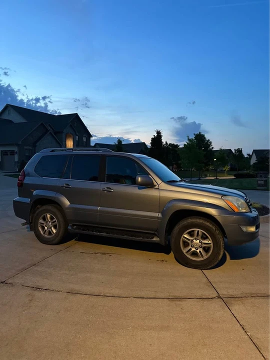 2004 Lexus GX 1st Gen - Image 3 of 12