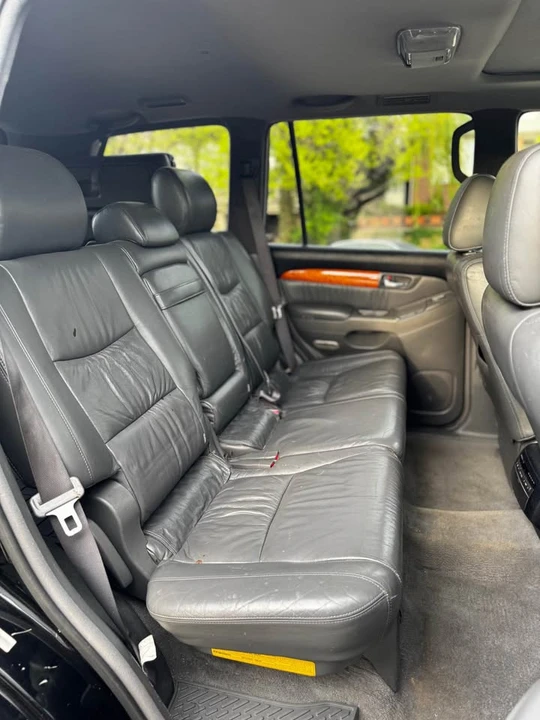 2004 Lexus GX 1st Gen - Image 13 of 18