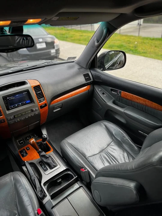 2004 Lexus GX 1st Gen - Image 11 of 18