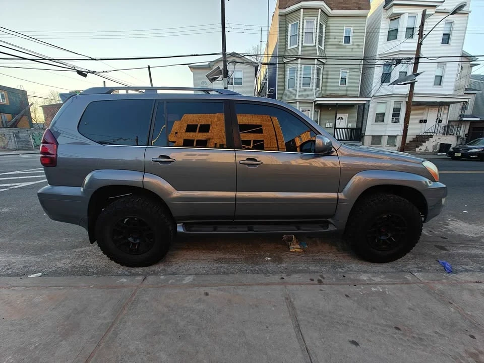 2004 Lexus GX 1st Gen - Image 2 of 2