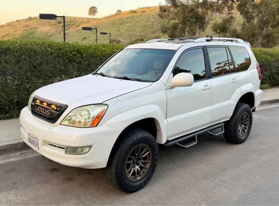 2004 Lexus GX 1st Gen - Image 9 of 16