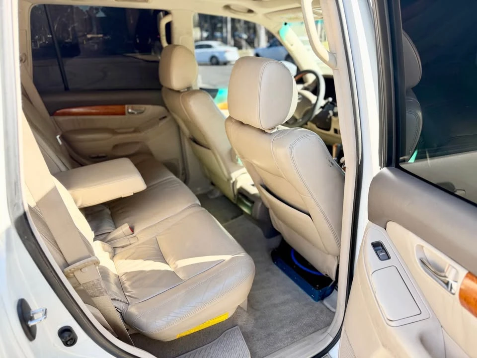 2004 Lexus GX 1st Gen - Image 11 of 16
