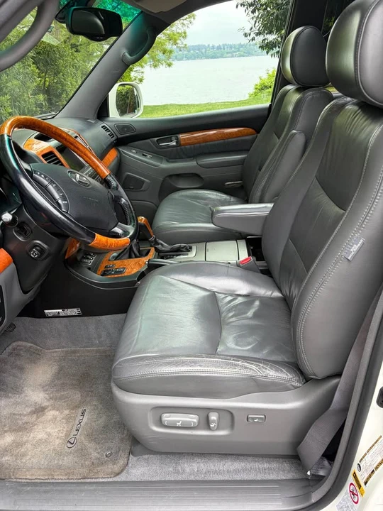 2004 Lexus GX 1st Gen - Image 5 of 10