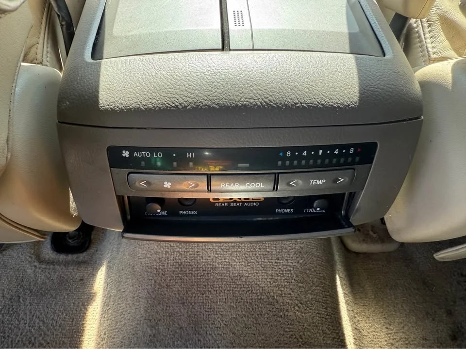 2004 Lexus GX 1st Gen - Image 12 of 17