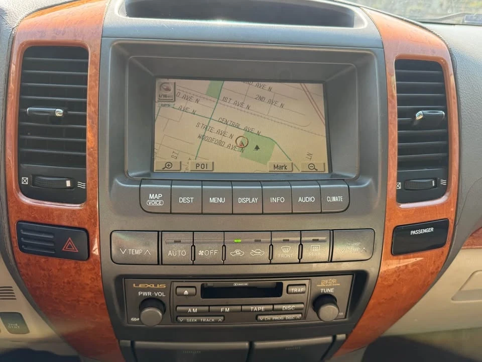 2004 Lexus GX 1st Gen - Image 16 of 17