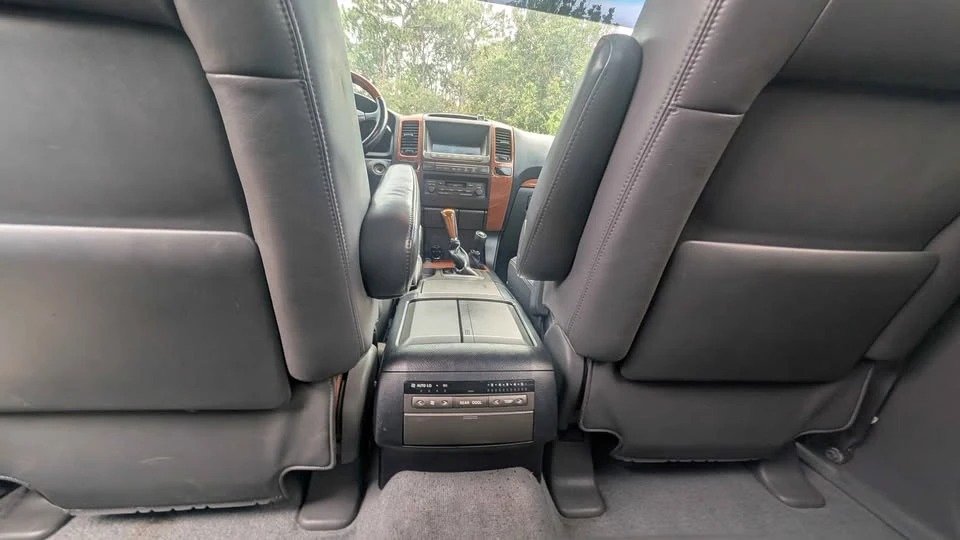 2004 Lexus GX 1st Gen - Image 15 of 16