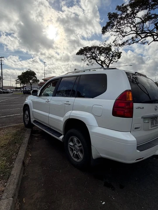 2004 Lexus GX 1st Gen - Image 6 of 10