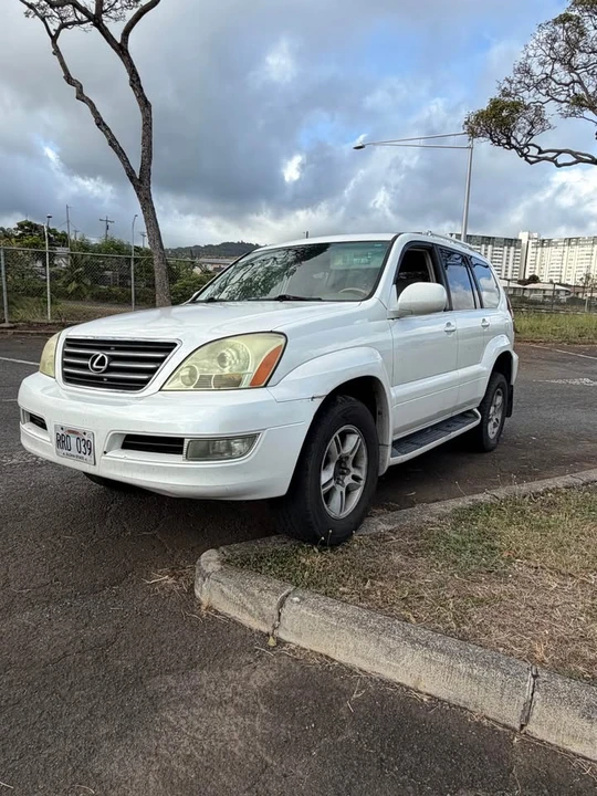 2004 Lexus GX 1st Gen - Image 3 of 10
