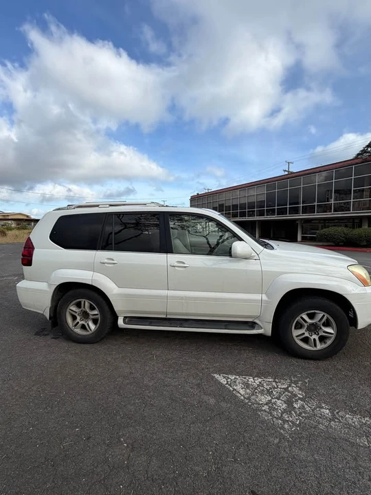 2004 Lexus GX 1st Gen - Image 4 of 10