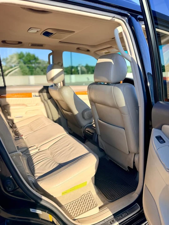 2004 Lexus GX 1st Gen - Image 16 of 20
