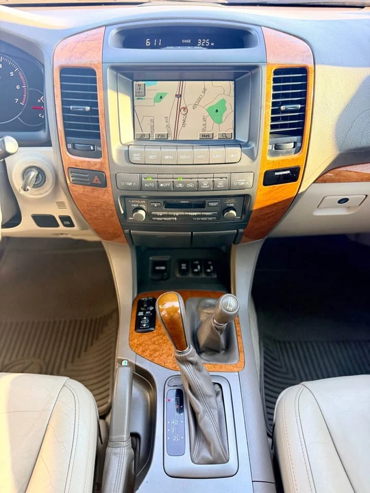 2004 Lexus GX 1st Gen - Image 13 of 20