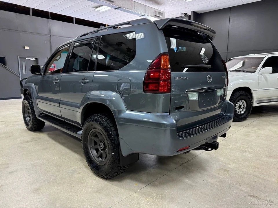 2004 Lexus GX 1st Gen - Image 8 of 12