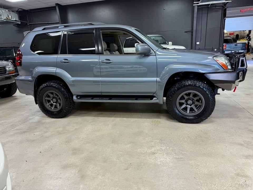 2004 Lexus GX 1st Gen - Image 5 of 12