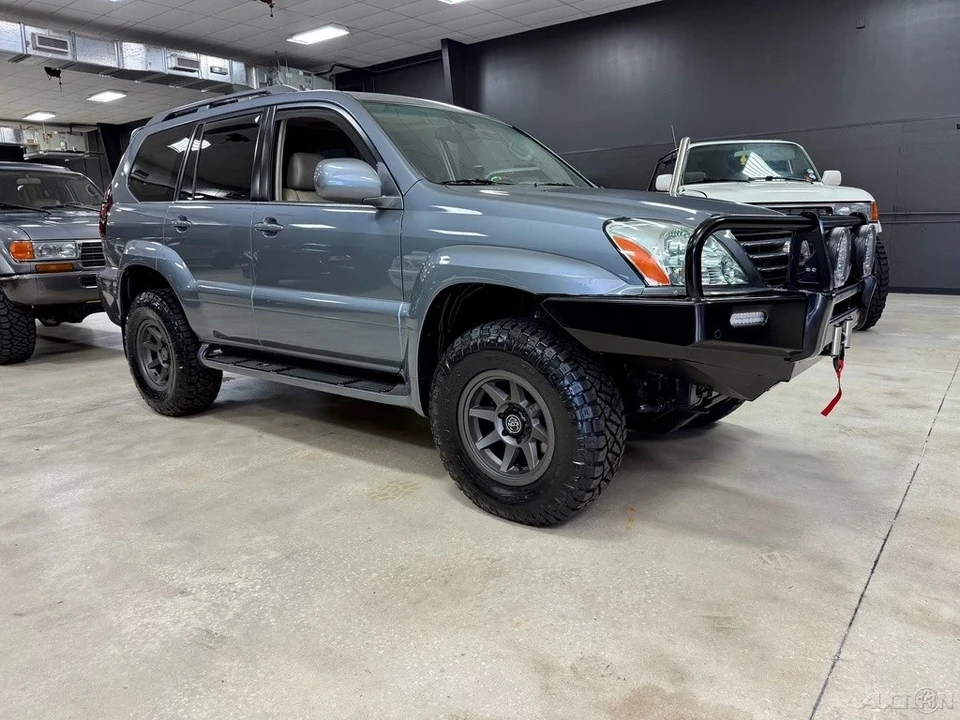 2004 Lexus GX 1st Gen - Image 2 of 12