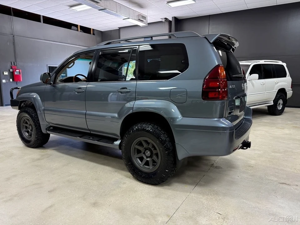 2004 Lexus GX 1st Gen - Image 9 of 12