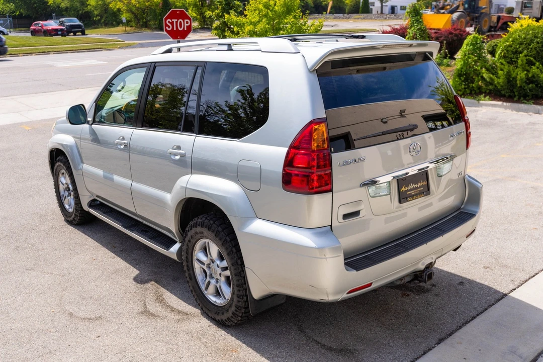2004 Lexus GX 1st Gen - Image 11 of 12