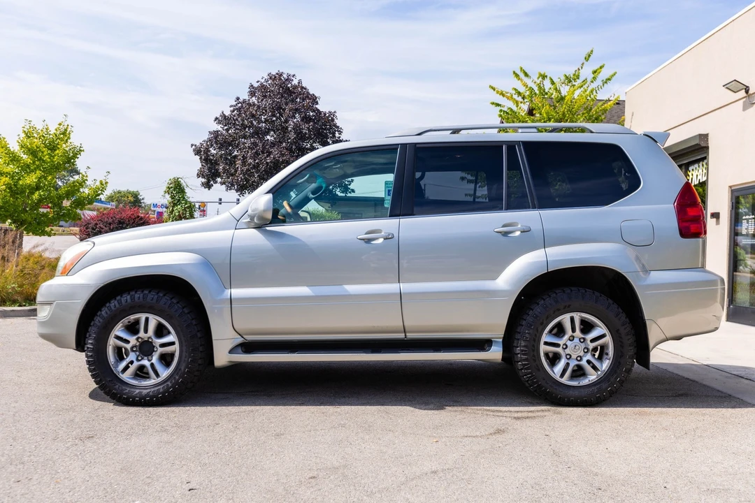 2004 Lexus GX 1st Gen - Image 3 of 12