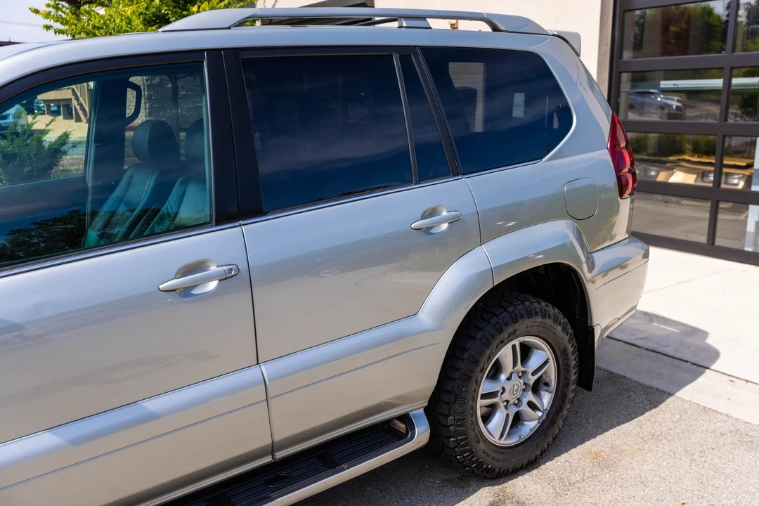 2004 Lexus GX 1st Gen - Image 8 of 12
