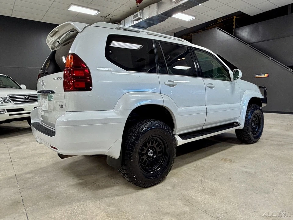 2004 Lexus GX 1st Gen - Image 9 of 12