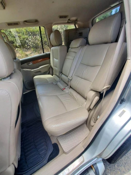 2004 Lexus GX 1st Gen - Image 7 of 10