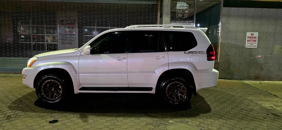 2004 Lexus GX 1st Gen - Image 2 of 10