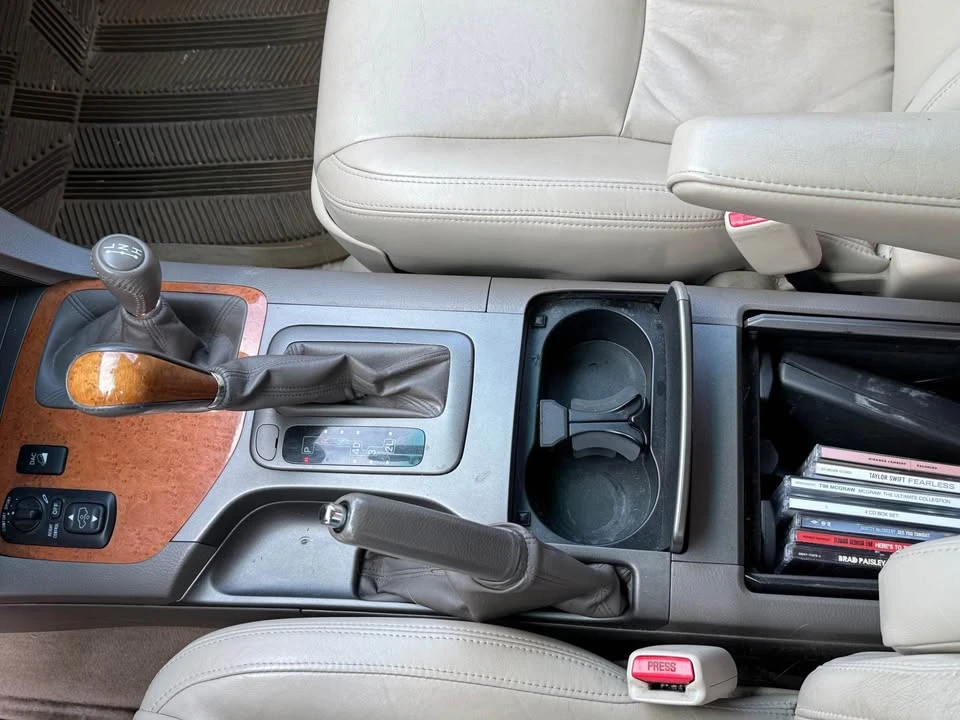 2004 Lexus GX 1st Gen - Image 5 of 10