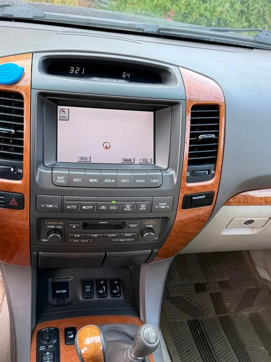 2004 Lexus GX 1st Gen - Image 4 of 10