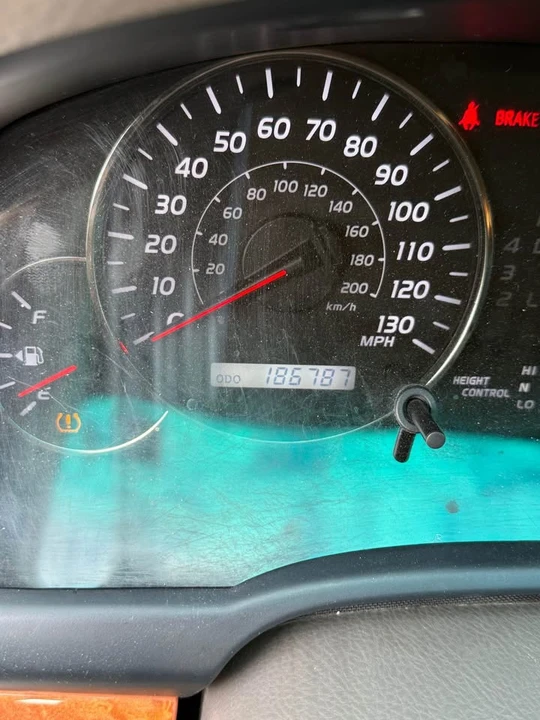 2004 Lexus GX 1st Gen - Image 3 of 10