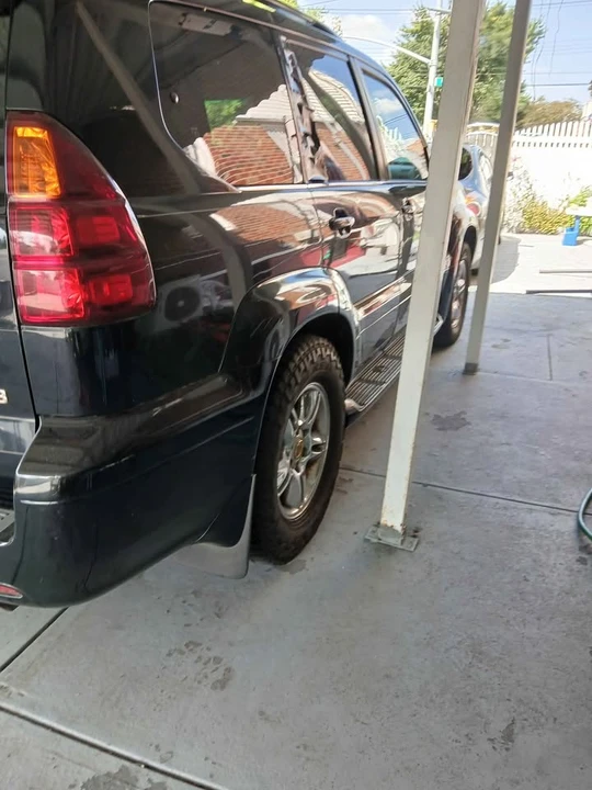 2004 Lexus GX 1st Gen - Image 4 of 8