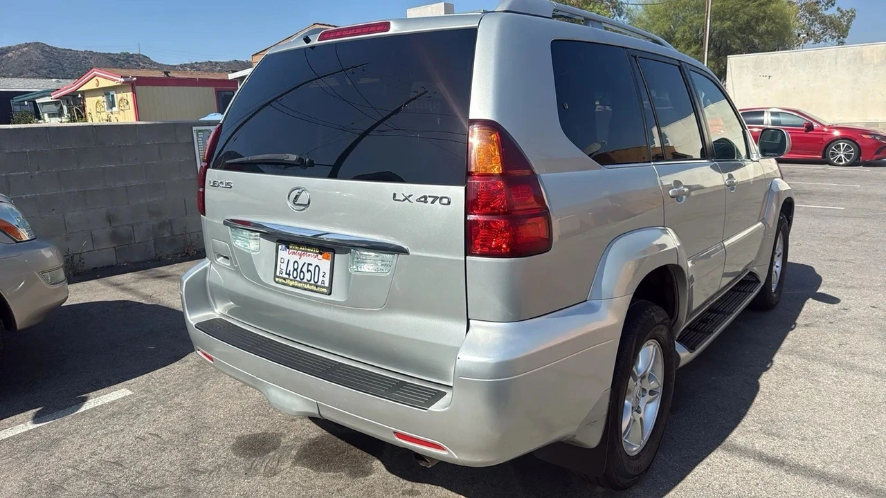 2004 Lexus GX 1st Gen - Image 5 of 17